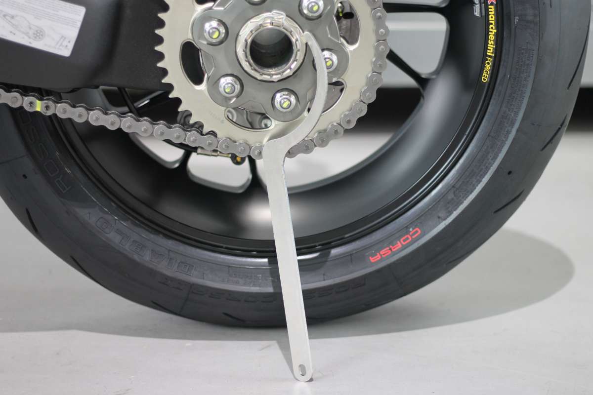 Allineatore Catena Moto - Strumento Lega Alluminio Per Regolazione Ruote Moto E ATV