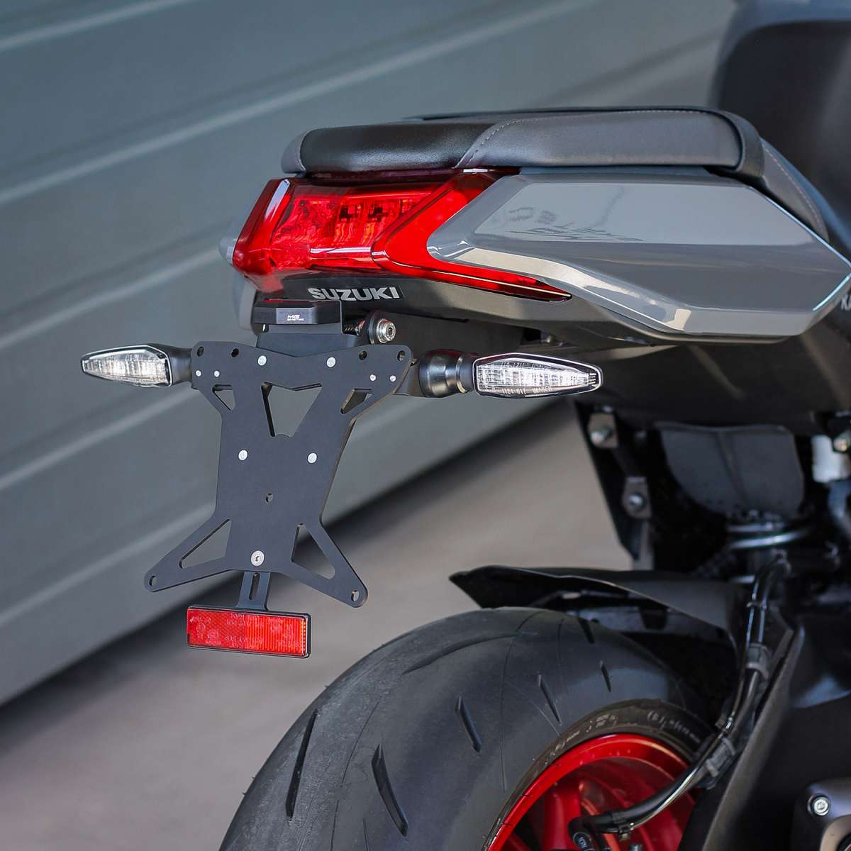 Tail tidy - Fender eliminator - License plate support | Katana